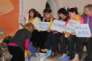 Frauen in Aktion: die Fußwaschung nach Joh. 13, 1-17.